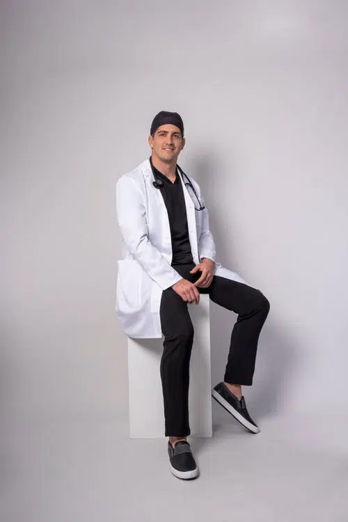 Inicio 26 Uniformes clínicos para hombre: delantal clínico (scrub) Ripholia