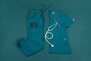 Inicio 28 Chaqueta polar para uniformes clínicos